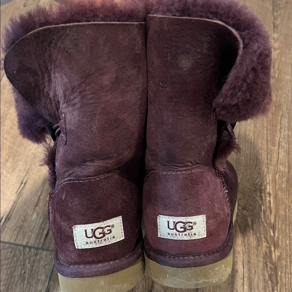 UGG Bailey Button Boots, size 8